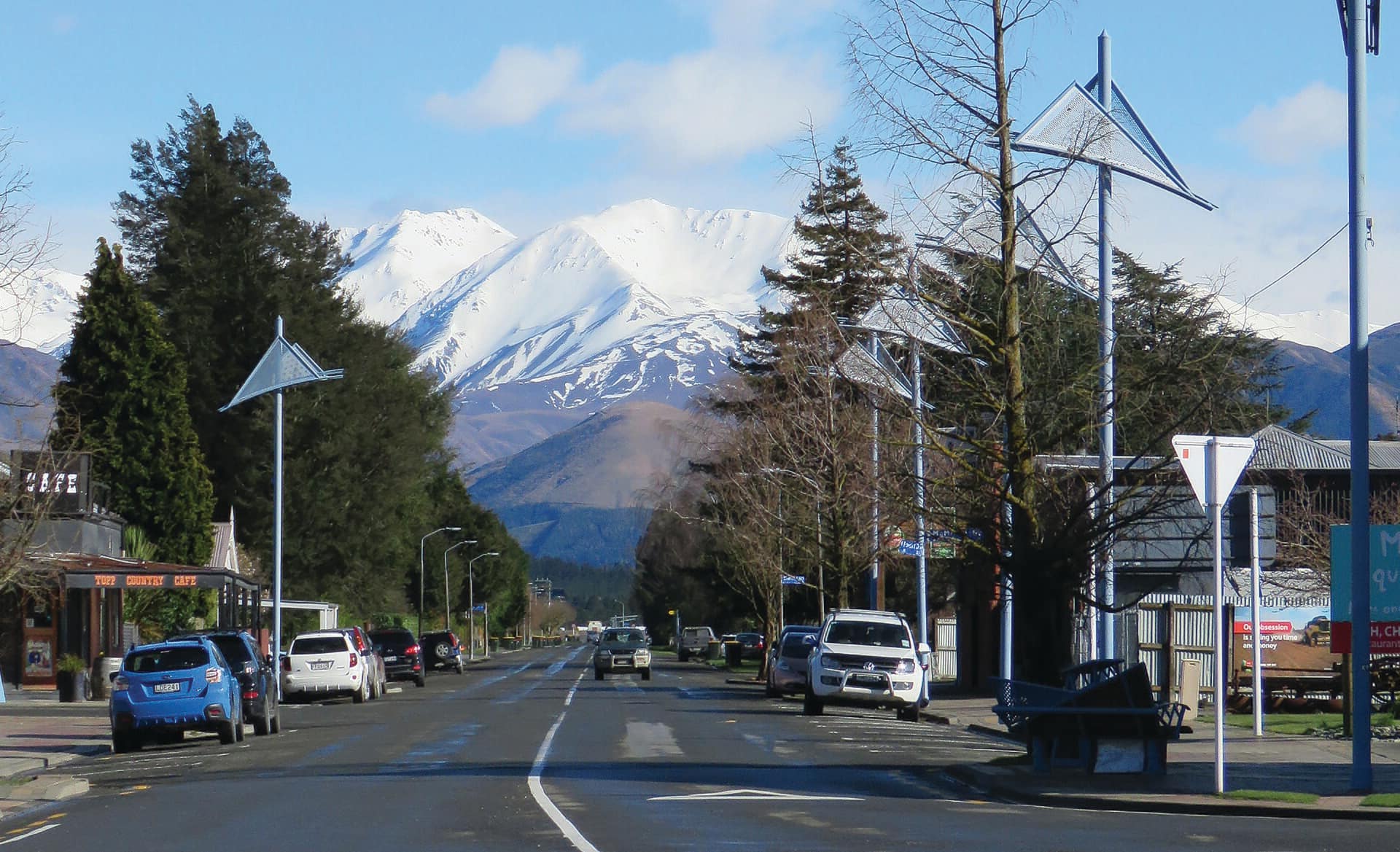 Methven, New Zealand: This is a view of Mt Taylor from the centre of Methven, Canterbury, New Zealand