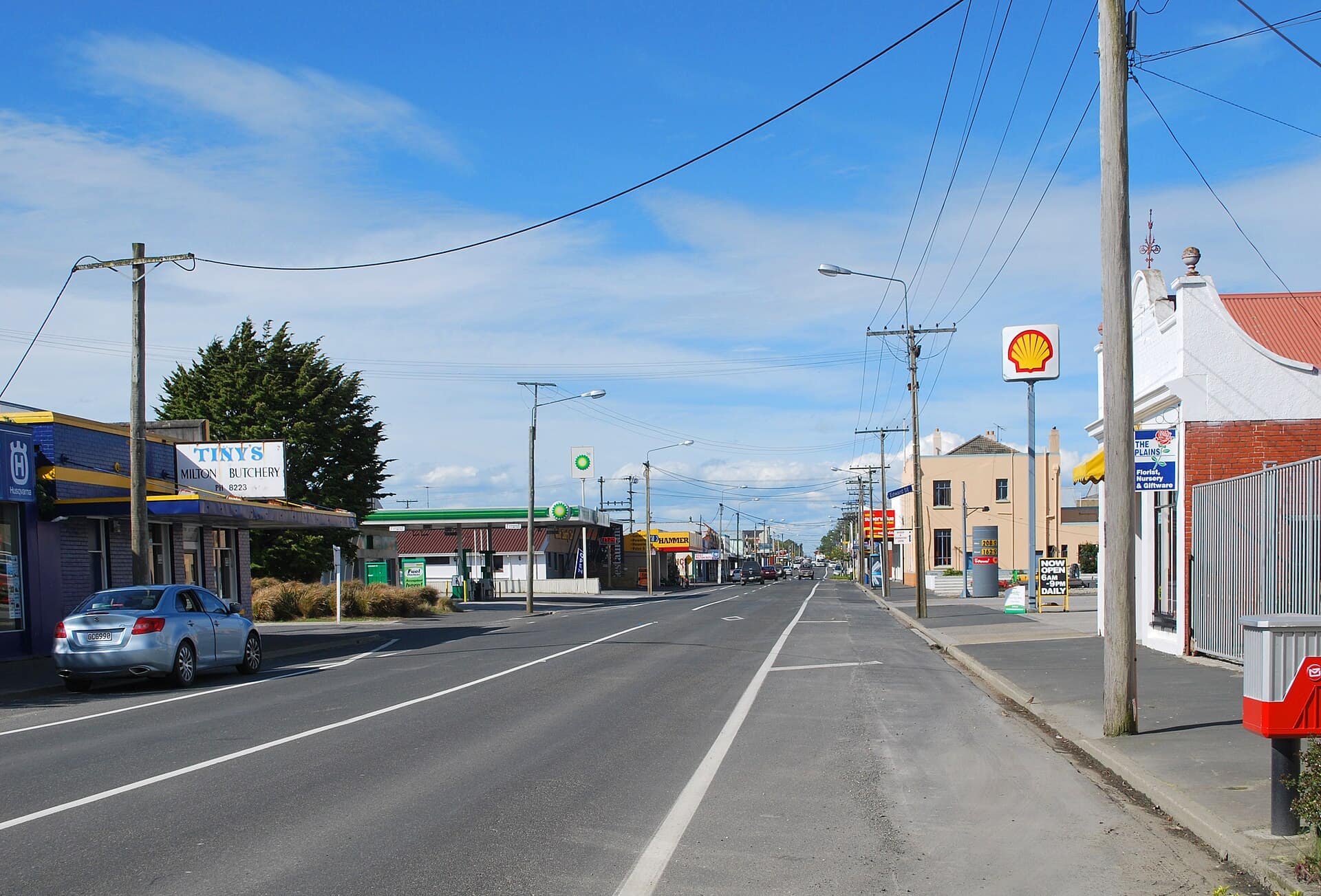 Milton, New Zealand: Union Street (New Zealand State Highway 1), the main street of Milton, New Zealand