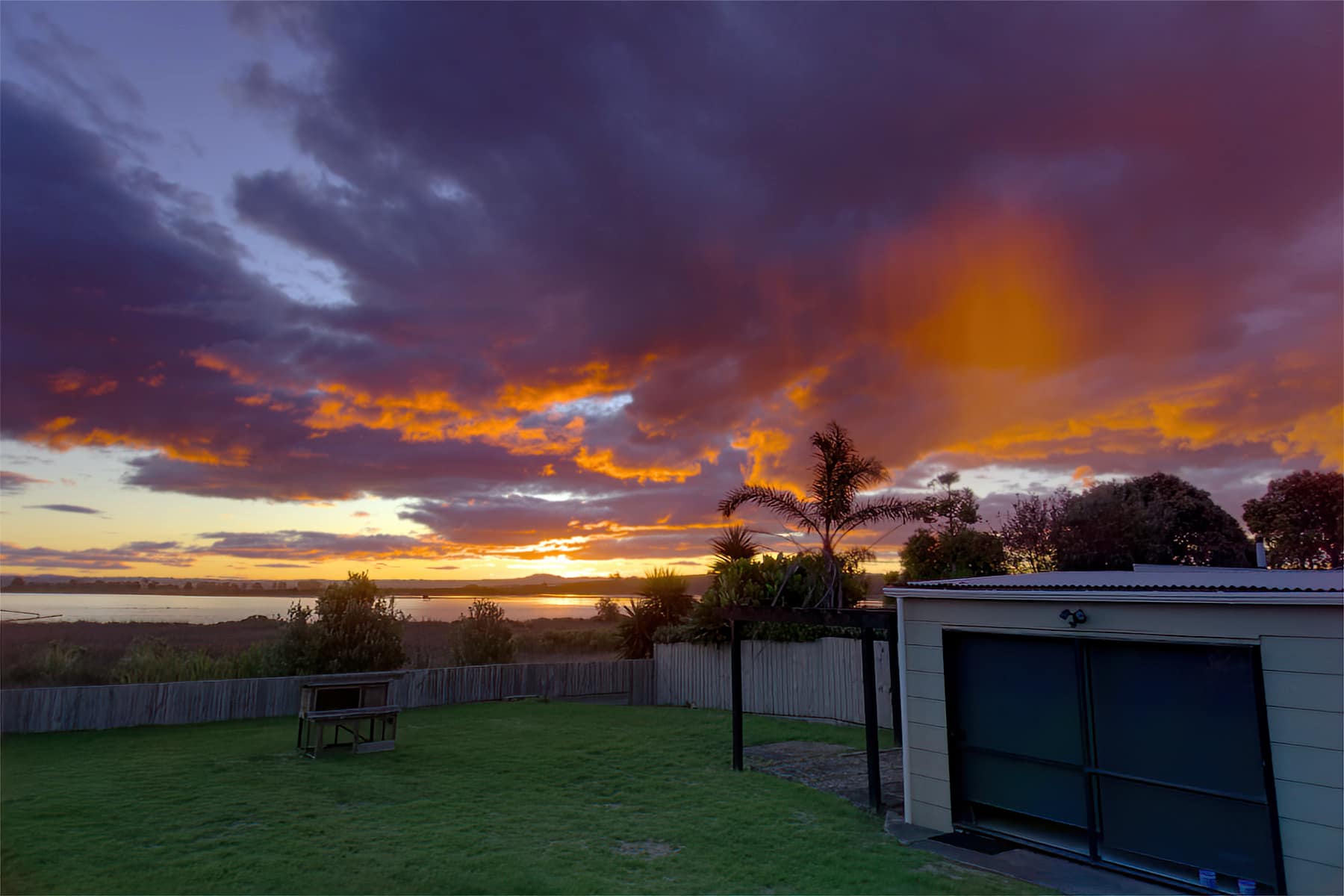 Pukehina, New Zealand: First decent sunset of 2025 - Pukehina Beach - Waihi Estuary