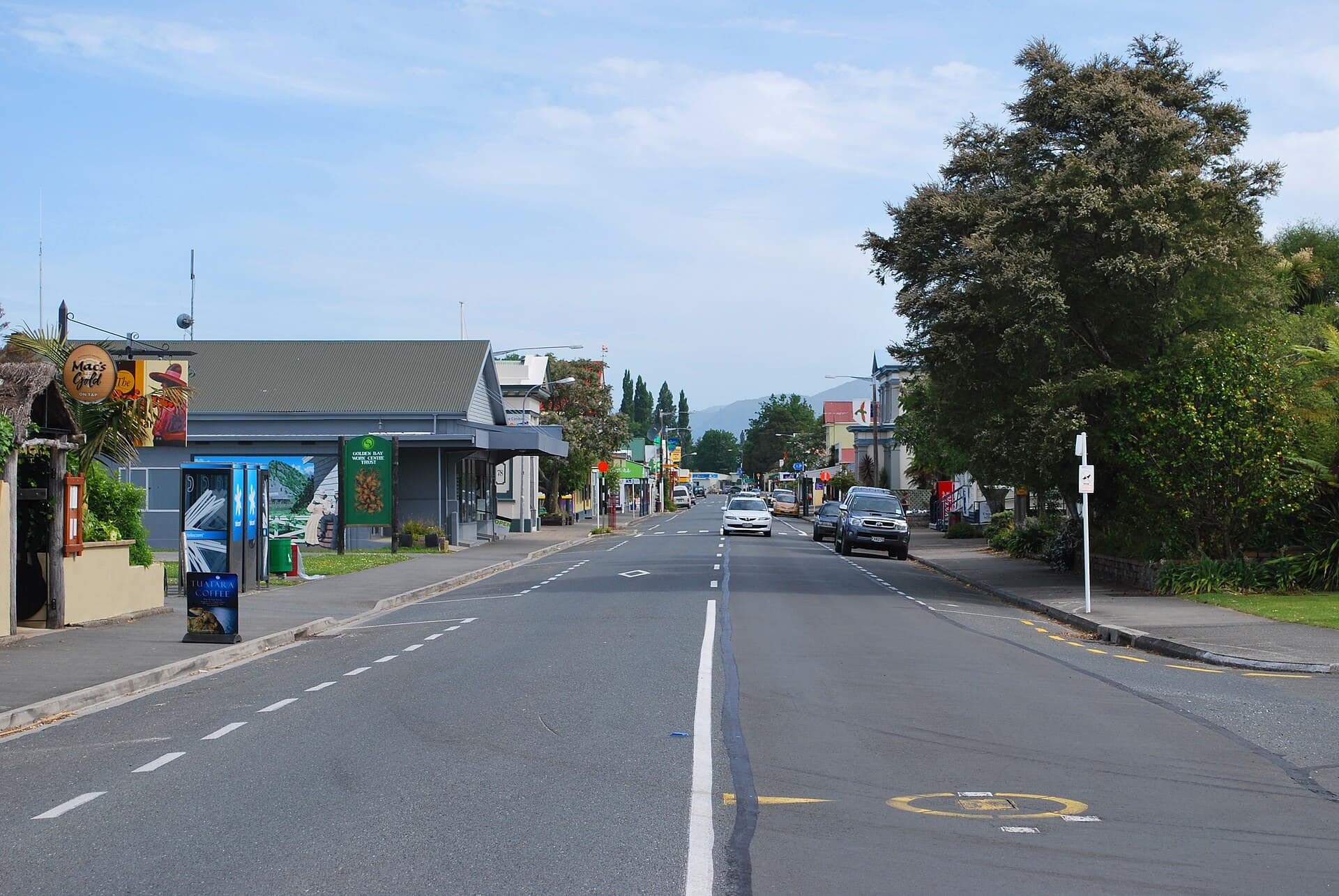 Tākaka, New Zealand: Commercial Street (New Zealand State Highway 60) in Takaka, New Zealand