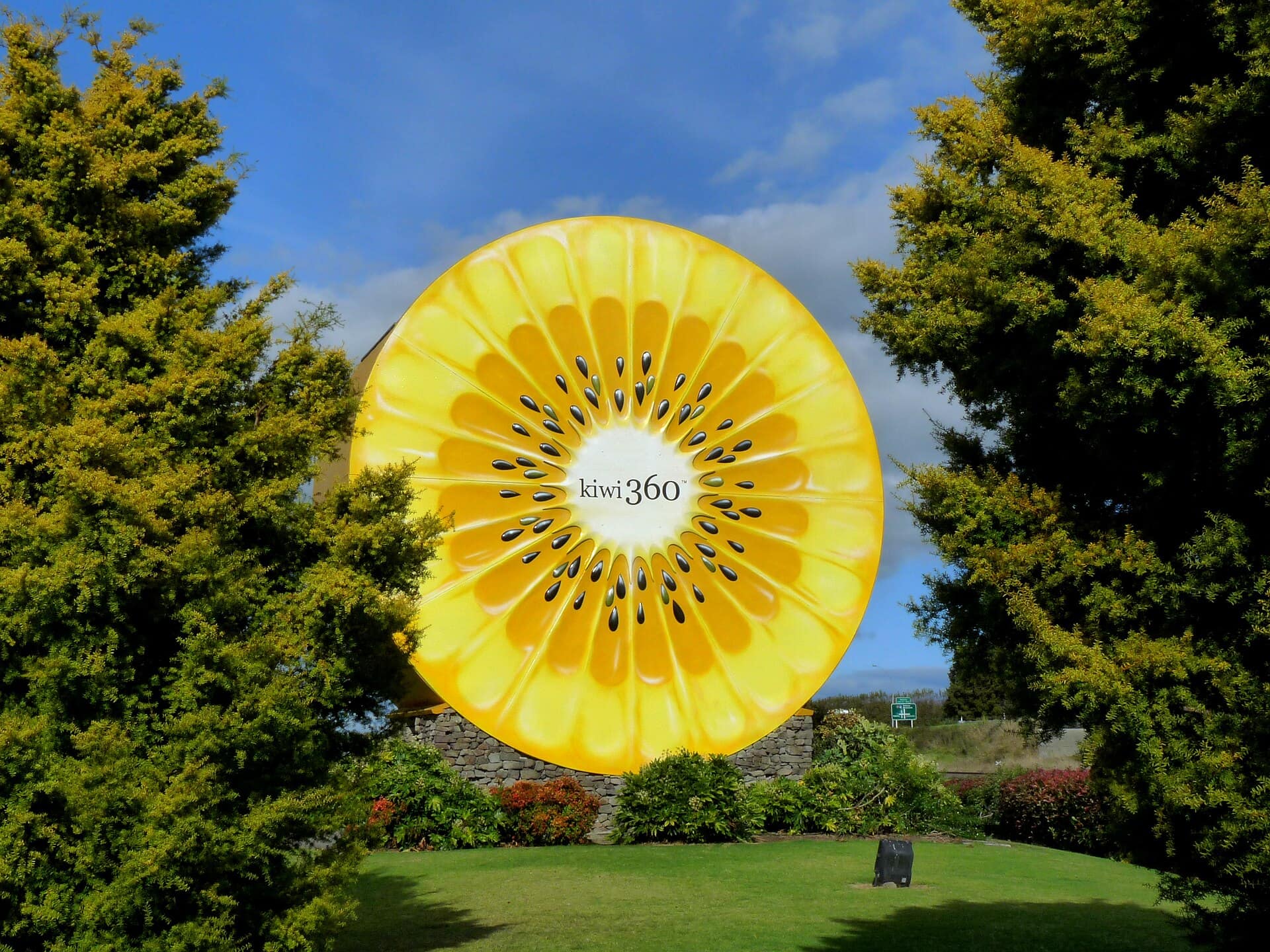Te Puke, New Zealand: The Kiwi360 in Te Puke, New Zealand. One side of the Kiwi360 is green, and the other side (shown) is yellow.